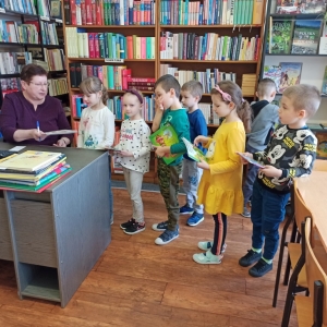 Wizyta dzieci z oddziału 0a w bibliotece