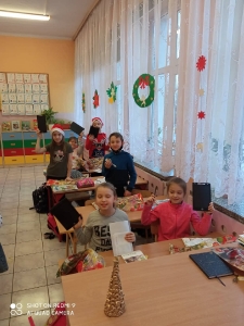 Uczniów z klasy drugiej odwiedził Mikołaj