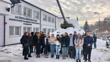 Licealiści w muzeum Armii Krajowej w Bondyrzu
